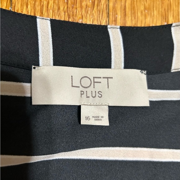 Ann Taylor LOFT Striped Wrap Blouse Office Career Party Size 16  Black Color - Picture 7 of 9